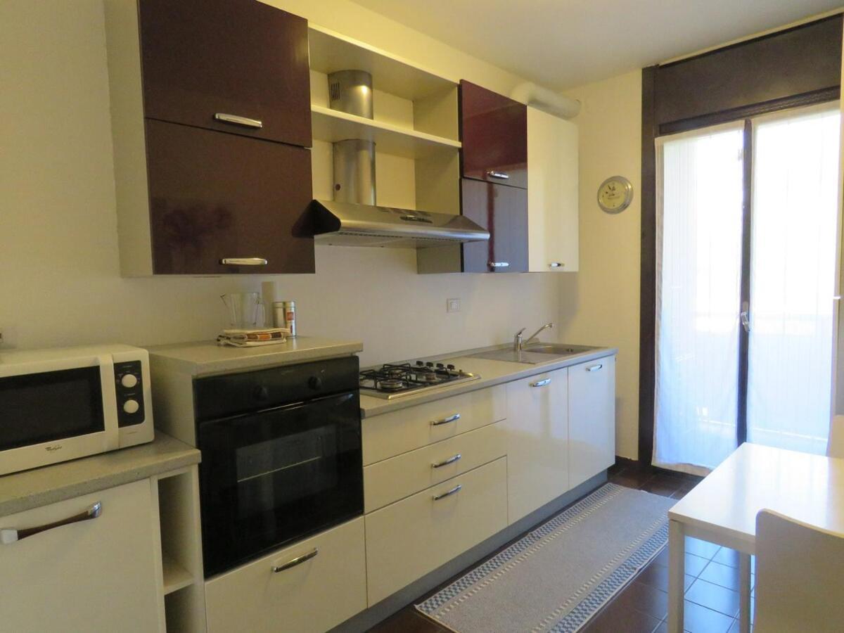 Casa Vacanze Tigli 312 Basiglio Exteriör bild